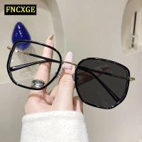 ราคา FNCXGE 50 600 แว่นสายตาสั้น เลนส์ออกแดดเปลี่ยนสี รุ่น เปลี่ยนสีใน 5วินาที (15448865808)