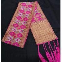 ราคา สไบขิดลาว สไบ ผ้าสไบ อัดกาว ทอลาย ผ้าเบี่ยง ผ้าสไบลาว แบบชายลูกปัดและชายผ้า (16704401262)