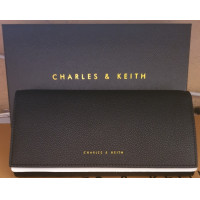 ราคา กระเป๋าสตางค์ Charles Keith รุ่น MINI LONG WALLET กระเป๋าสตางค์ใบยาวพู่ (2944196965)