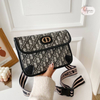 ราคา พร้อมส่ง กระเป๋าคาดอก คาดเอว GG กุชชี่ ทรงสี่เหลี่ยม สายสปอร์ต สวย ตรงปก ไม่มีกล่อง (14081463535)