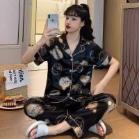 ราคา beautycloset02 พร้อมส่ง ชุดนอนผ้าซาตินแขนสั้นขายาว ชุดนอนลายการ์ตูน ชุดนอนผู้หญิง ชุดนอนซาตินแขนสั้นขายาว ชุดนอนลายน่ารักชุดนอนผ้าซาติน (10490860039)