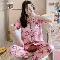 ราคา beautycloset02 พร้อมส่ง ชุดนอนผ้าซาตินแขนสั้นขายาว ชุดนอนลายการ์ตูน ชุดนอนผู้หญิง ชุดนอนซาตินแขนสั้นขายาว ชุดนอนลายน่ารักชุดนอนผ้าซาติน (16343340925)