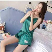 ราคา ชุดนอนผู้หญิง เซ็ทชุดนอนเสื้อสายเดี่ยว กางเกงขาสั้น ชุดนอนผ้าซาติน (12027914200)
