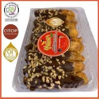 ราคา กล้วยเล็บมือนางชุมพรอบแห้ง เคลือบช็อคโกแลต เม็ดมะม่วงหิมพานต์OTOP คัดสรรอย่างดีจากสวนเราเอง 100กรัม (354189029)