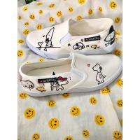 ราคา รองเท้าเพ้นท์ลายสนุปปี้ (16485309161)