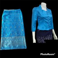 ราคา ชุดไทยจิตรลดาสีฟ้า ไทยเรือนต้นสีฟ้า เสื้อ ผ้าถุงฟรีไชร์ป้ายตะขออัดผ้ากาวทั้งตัวงานสวยค่ะ (15815733370)