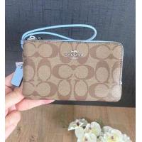 ราคา COACH กระเป๋าคล้องมือ DOUBLE CORNER ZIP WALLET IN SIGNATURE COATED CANVAS F87591 (15915996033)