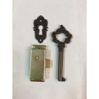 ราคา กุญแจโบราณ 30 มม กุญแจล็อคตู้ ล็อคลิ้นชัก กุญแจลิ้นชักโบราณ ปุ่มจับ มือจับ มือดึง เฟอร์นิเจอร์ สีทองเหลือง รมดำ (8861445794)