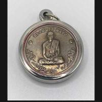 ราคา เหรียญทรงผนวช รุ่นแรก ปี2499 เนื้ออัลปาก้า บล็อกนิยมสุด สวยมาก ขนาดรวมกรอบ ย 4 8 cm ก 3 8cm จี้เลี่ยมกรอบสแตนเลส100 ฟรีผ้ายันต์ (18795042846)