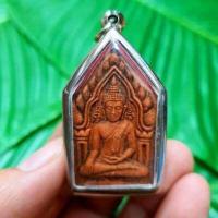 ราคา พระผงขุนแผนสุพรรณ เนื้อมวลสารสีแดง ด้านหลังเป็นกุมารทองถือถุงทอง เสริมเมตตาโชคลาภความรักแคล้วคลาดปลอดภัยเลี่ยมกรอบเลส (10568209848)