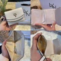 ราคา กระเป๋าสตางค์ใบสั้น LYN รุ่น Mika Short Wallet (14304646951)
