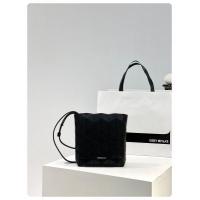 ราคา BAOBAO ISSEY MIYAKE Crystal clamshell small square one shoulder crossbody bag (18344069389)