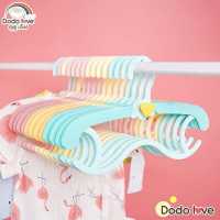 ราคา DODOLOVE ไม้แขวนเสื้อ ไม้แขวนผ้า ไม้แขวนผ้าเด็ก ปรับระดับได้ ไม้แขวน แพ็ค 5 คละสี ปรับได้ 3 ระดับ (16098748460)