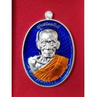 ราคา เหรียญรุ่นเลื่อนสมณศักดิ์ หลวงพ่อพัฒน์วัดห้วยด้วน พิมพ์ครึ่งองค์เนื้อกะไหล่เงินลงยาน้ำเงิน นิยมมาแรง เลขโค้ด 9760 ประกันแท้ 100 ครับ (15455984108)