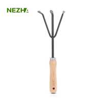 ราคา คราดถากหญ้า คาดหญ้าเหล็ก คราด 3ฟัน คราดเหล็ก คราดเก็บหญ้า อุปกรณ์ทำสวน เครื่องมือทำสวน ไม่หักง่าย ทนทาน ด้ามไม้บีช จับสบาย Nezha (19688869349)