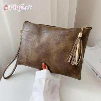 ราคา Pinfect กระเป๋าคลัชแต่งพู่หนัง PU แนวเรโทร กระเป๋าถือลำลองสีล้วนกระเป๋าทรงซองจดหมายกระเป๋าสตางค์ (11178676562)