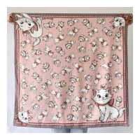 ราคา Kiss Me Doll ผ้าพันคอ ผ้าคลุมไหล่ Disney ลาย Marie ขนาด 100x100 cm (19178761092)