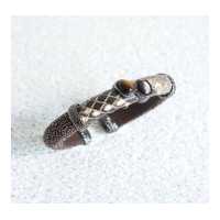 ราคา JP กำไลข้อมือหนังกระเบนแท้ Stingray bangle กำไล1เซน หินธรรมชาติ 2 เม็ด อะไหล่ทองเหลืองชุบรมดำ หนังกระเบนและหนังงู เหมาะกับการให้เป็นของขวัญ (6738388194)
