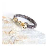 ราคา JP กำไลข้อมือหนังกระเบนแท้ Stingray bangle หัวช้างทองเหลืองชุบรมดำ ฝังพลอยธรรมชาติ ดีไซน์เก๋แปลกใหม่ เหมาะเป็นของขวัญให้ผู้หญิงและผู้ชาย (6717956891)