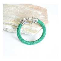 ราคา JP กำไลข้อมือหนังกระเบนแท้ Stingray bangle กำไลหัวเสือใหญ่ ติดพลอยธรรมชาติ เครื่องประดับหนังแท้ ของขวัญสำหรับผู้หญิงและผู้ชาย (7475744023)