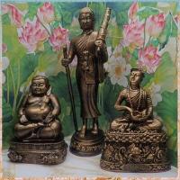 ราคา ชุดร่ำรวย บูชา 3 องค์ พระสังกัจจายน์ สูง 5 นิ้ว พระสิวลี สูง 9 นิ้ว พระอุปคุต สูง 5 5 นิ้ว องค์เล็ก สีมันปู หล่อมวลสารแร่เหล็กน้ำพี้แท้ (8418910270)