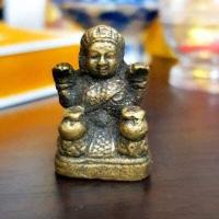 ราคา นางกวักปุ้มปุ้ย รุ่นทรัพย์แสนล้าน ครูบาอริยชาติ วัดแสงแก้วโพธิญาณ เรียกเงินเรียกทองทำมาค้าขายคล่องตัว (9185499621)