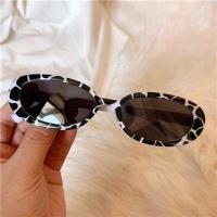 ราคา สีขาวคือแว่นตากันแดดฮาราจูกุ แว่นกันแดดกรอบกลมย้อนยุคของผู้หญิง กรอบตัดใบหน้าบาร์ แว่นตาเพื่อนที่ดีที่สุดของคู่ Tiaodi (15125087501)