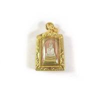 ราคา จี้พระ สมเด็จ พิมพ์จิ๋ว รุ่น โชคดีมีลาภ วิหารหลวงพุทธมณฑล จ นครปฐม ปี 2541 ผู้หญิงใส่สวย เลี่ยมกรอบทองไมครอนแกะลาย (7494290953)