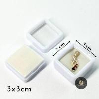 ราคา กล่องใส่พลอย ตลับใส่พระ กล่องใส่อัญมณี สีขาวภายในฟองน้ำสีแดงคละไซร์ (19874006870)