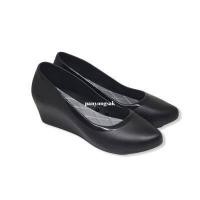 ราคา รองเท้าคัชชูส้นเตารีด โมโนโบ้ เบอรี่ Monobo Berry สีดำ size 5 8 (18007562352)