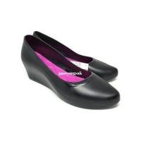 ราคา รองเท้าคัชชูส้นเตารีด โมโนโบ้ เบอรี่ Monobo Berry สีดำ size 5 8 (18007562356)