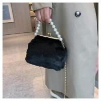 ราคา กระเป๋าสะพายไหล่ แต่งสายโซ่คล้อง กระเป๋าออกงาน กระเป๋าคลัช กระเป๋าถือผู้หญิง ผ้าพีชแต่งมุก (20299048053)