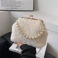 ราคา กระเป๋าสะพายไหล่ แต่งสายโซ่คล้อง กระเป๋าออกงาน กระเป๋าคลัช กระเป๋าถือผู้หญิง ผ้าพีชแต่งมุก (20299048051)