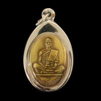 ราคา พระเครื่อง หลวงพ่อคูณ ปุริสุทโธ รุ่น สร้างบารมี ปี 2519 วัดบ้านไร่ อ ด่านขุดทด จ นครราชสีมา เลี่ยมกรอบ ชุบทอง จี้พระ จี้เครื่องราง (16424378881)