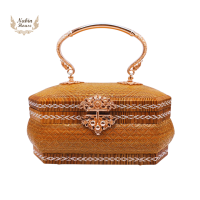 ราคา กระเป๋าย่านลิเภาทรงแปดเหลี่ยมหูพิ้งโกล์ด (20303786210)