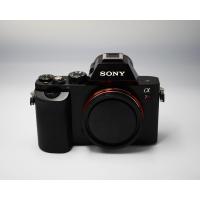 ราคา Sony A7R ความละเอียด 36 4MP ฟูลเฟรม Exmor CMOS Sensor หน่วยประมวลผลภาพ BIONZ X ใช้ได้โดยตรงกับเลนส์ E mount ขนาดหน้าจอ 3 0 Tiltable TFT LCD ความละเอียด EVF OLED Built in Wi Fi (7339328441)