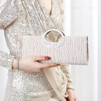 ราคา กระเป๋าราตรี กระเป๋าออกงานกลางคืน มินิมอล หรูหรา ดูแพง เหมาะกับออกงาน ออกแบบให้มีลวดลาย ZM 074 (21140607393)