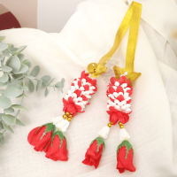 ราคา พวงมาลัยห้อยหน้ารถ สีแดงขาว แขวนหน้ารถ (21310778391)