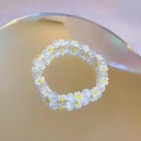 ราคา สร้อยข้อมือดอกเดซี่สีขาว White Daisy Bracelet (20597313733)
