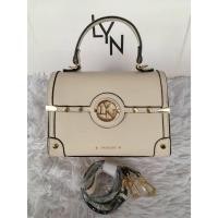 ราคา กระเป๋าครอสบอดี้ LYN กระเป๋าสะพายเเบบใหม่ทรงเคลลี่ มี 4 สี พร้อมอุปกรณ์ (20841341482)