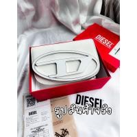 ราคา กระเป๋าสะพายไหล่ แฟชั่นทรงสตรีท สไตล์ยุค 70s มี 3 สี ขาว ดำ เงิน วัสดุหนัง PU อย่างดี มาพร้อมกล่องสีแดงเก๋มาก (19842026227)