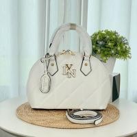 ราคา กระเป๋าลิน Lyn สะพายข้างได้ ถือได้ ทรงโดม งานแท้Outlet ขนาด 9 มี 5 สี ดำ ขาว ฟ้า ชมพู ครีม อุปกรณ์ ถุงผ้า ป้ายแบรนด์ ป้ายราคา (21042649815)