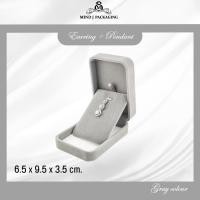 ราคา กล่องกำมะหยี่ Premium Jewelry Box สีเทา กล่องผ้ากำมะหยี่ กล่องสีเทา กล่องใส่เครื่องประดับ กล่องใส่สร้อย กล่องใส่แหวน (9080253537)