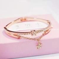 ราคา COCOJEWELRY สร้อยข้อมือแฟชั่นสำหรับผู้หญิงกำไลข้อมือโลหะรูปดาวสีโรสโกลด์เครื่องประดับ (12157447190)