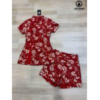 ราคา ชุดกี่เพ้า ชุดตรุษจีนชุดSet เสื้อกี่เพ้าผ้าทอลายดอกโทนสีแดงทอง แต่งกระดุมสีแดงสวยลงตัวมากคะ กางเกงขาสั้นลายเข้ากับชุด (21388922499)