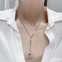 ราคา สร้อยคอเหล็กไทเทเนียมจี้แฟชั่นสร้อยคอตัวอักษรตัวอักษร D สำหรับผู้หญิง (21351949709)