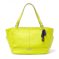 ราคา กระเป๋า Tote COACH แท้ กระเป๋าหนังแท้ หนังนิ่ม สายหนังแท้ ใบใหญ่ สายสะพายไหล่ได้ ใช้งานสะดวก COACH 23284 PARK LEATHER CARRIE Chartreuse (21346677338)