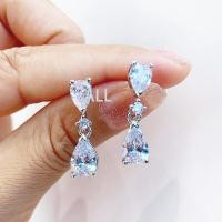 ราคา ต่างหู สวารอฟสกี้ ใหม่คริสตัลหรูหราเรียบง่ายหยดน้ำพรุนต่างหูสำหรับผู้หญิง ต่างหูเพชรเดี่ยวหรูหราสำหรับผู้หญิง New Swarovski Earrings Crystal Luxury Simple Water Drop Perforated Earrings Feminine Elega