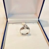 ราคา TItapa Jewelry แหวนเพชรCZ เพชรกลาง1กะรัต ประดับเพชรข้าง10 ตัง เพชรสวยระยิบระยับ ดีไซน์ยอดนิยมคลาสสิค ใส่ได้ทุกวัน (8375223179)