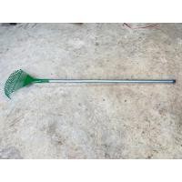 ราคา คราดพร้อมด้าม คราดมือเสือ พร้อมด้ามเหล็กคราดหญ้า คราด DTBUUNYUNTU60676 (20896270276)